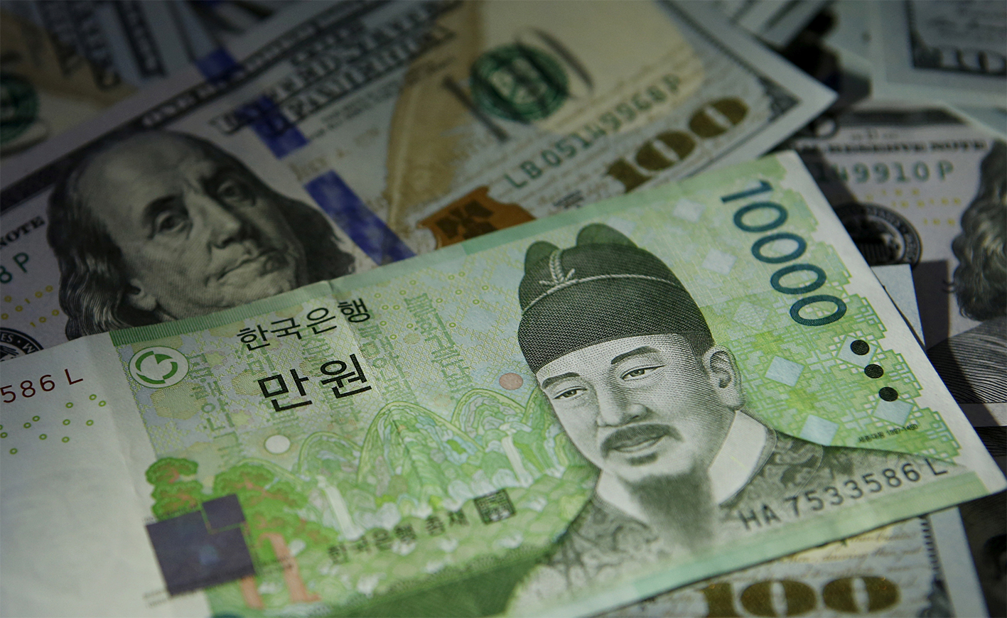 원화가 오늘 13개월 만의 최강을 기록했다