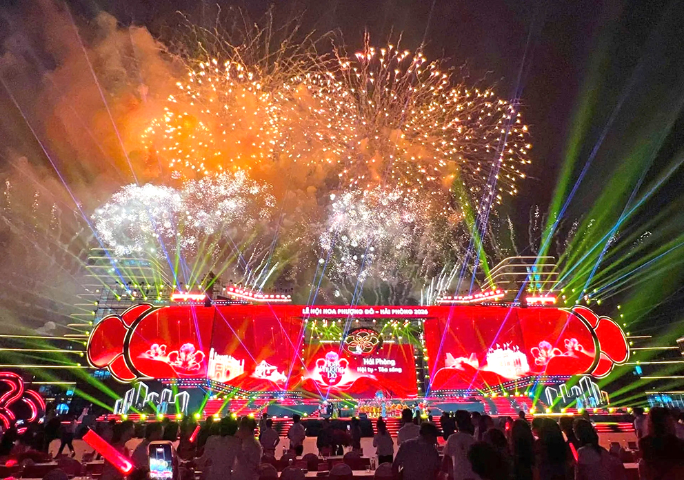 하이퐁 홍련꽃 축제 개막 — 해방 71주년과 함께 피어난 꽃의 도시