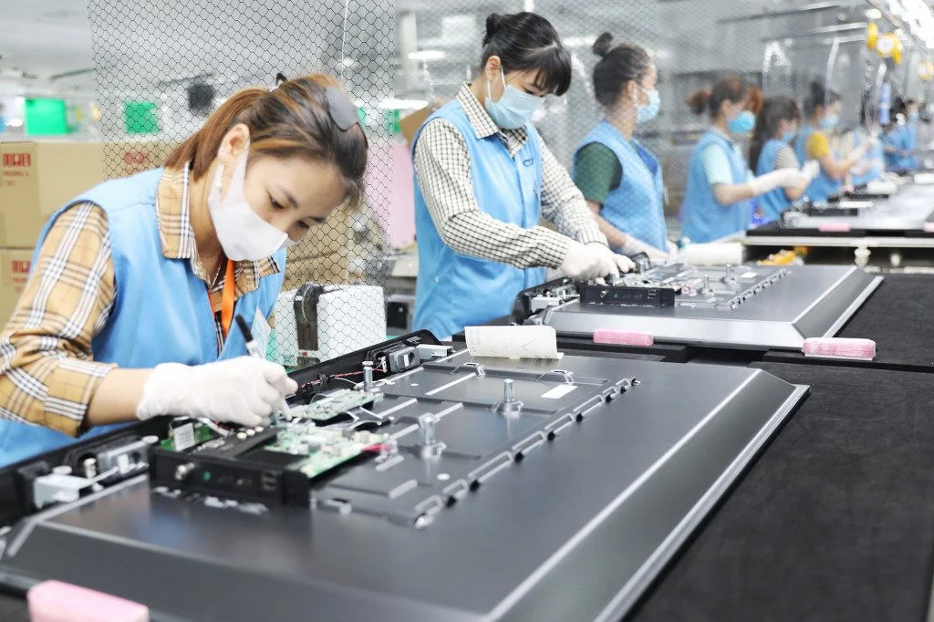 IMF, 베트남 성장률 7.5%로 상향 조정 기술집약 전자수출 강세•FDI 유입 가속이 핵심 배경